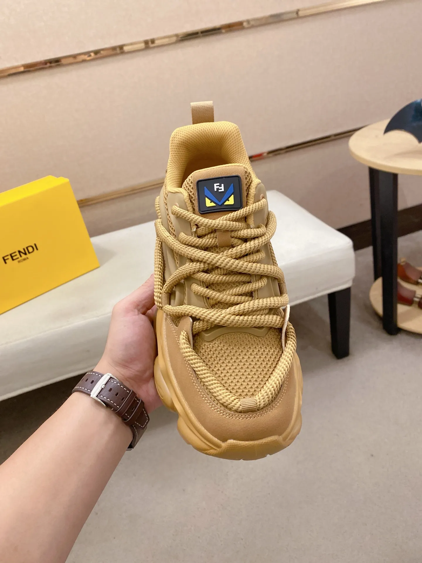 Men's shoes 💰 480💰 (fendi) New style 👊🏻 upper 🇮🇹 imported cowhide fabric 🇩🇪 lining imported sheepskin lining. The original outsole is molded to highlight the identity of every man, and the upper foot is elegant and stable🚶🏻🚶🏻The high-end custom counters reproduce the original version📯No matter the wind or rain, the shoe last remains unchanged and can withstand the verification of time🔍️,🔵 Size: 38-44